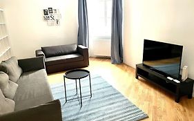 Brand New & Spacious Apartment In The City Centre